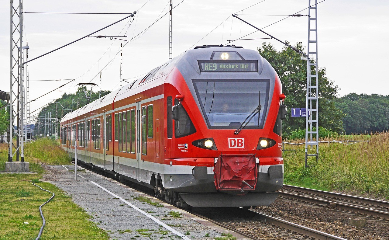 Es wird derzeit eine Planung für den zweigleisigen Ausbau einer bestimmten Teilstrecke der Werdenfelsbahn vorangetrieben