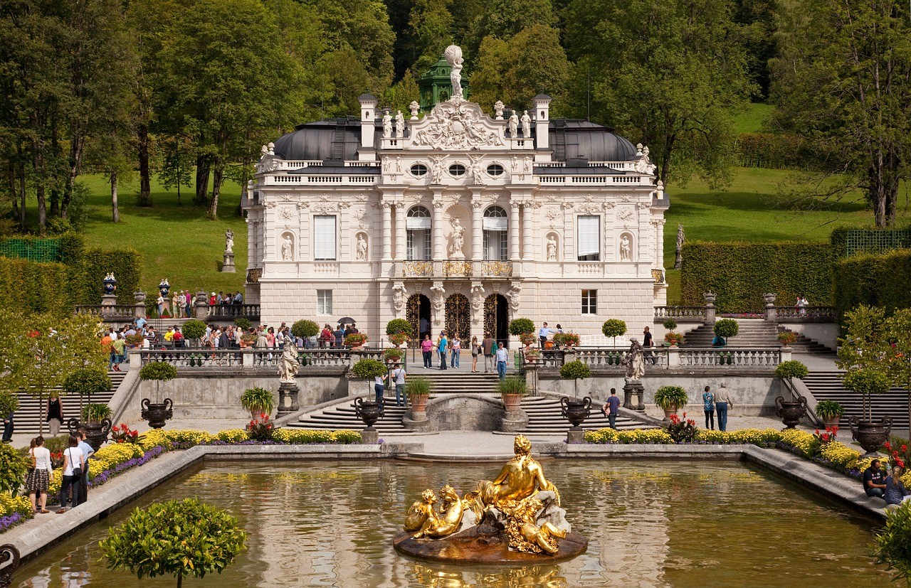 Im Werdenfelser Land wird der Geburtstag von Ludwig II. wieder gebührend gefeiert.